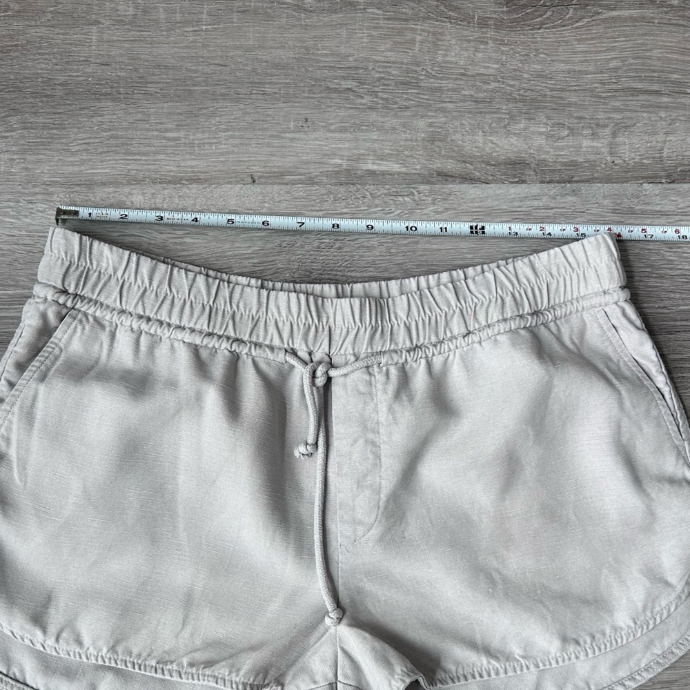 Aritzia Wilfred Free beige linen blend shorts size large - Picture 5 of 10